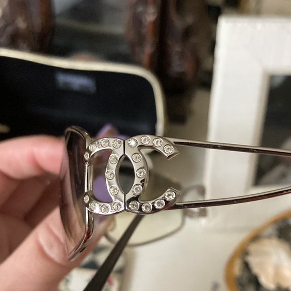 SOLD!SOLD! SOLD!🙂Chanel Rhinestone Sunglasses w/case and box - Picture 4 of 11